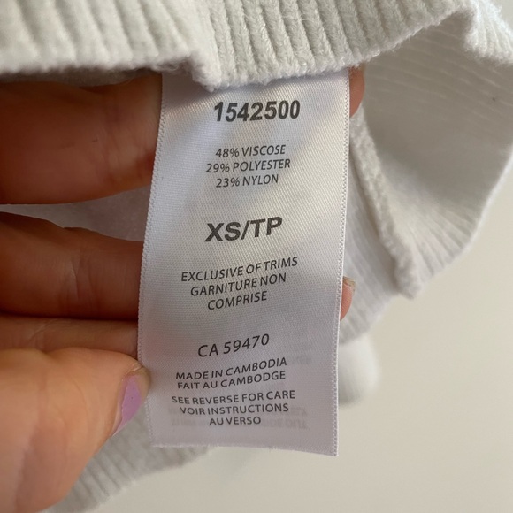 Kendall & Kylie White Crewneck Sweater - Picture 4 of 4